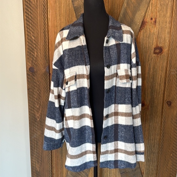 Medium Weight Plaid Flannel Shacket 💯 polyester - Picture 1 of 9